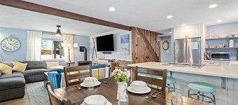4 Seasons Getaway – Modern Mountain Cabin w/ Hot Tub