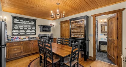 Cozy Cabin Near Leavenworth + Fenced Yard