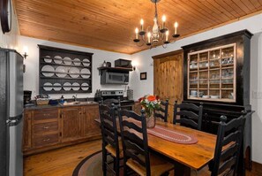 Dining - Quarterboard Cottage -A Wonderfully Unique Cabin (Leavenworth)