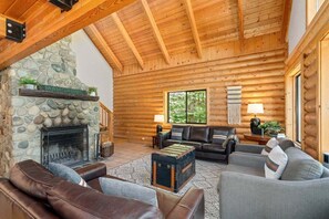 Smart TV, lareira, DVD player, pebolim