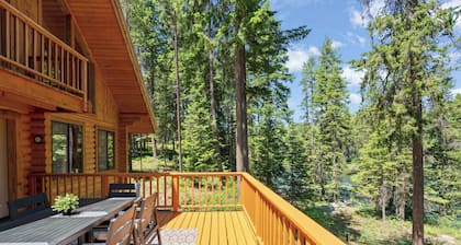 Spacious Lodge with Private Beach Access