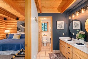 5 bedrooms, iron/ironing board, free WiFi, bed sheets