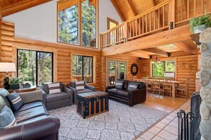 Smart TV, lareira, DVD player, pebolim