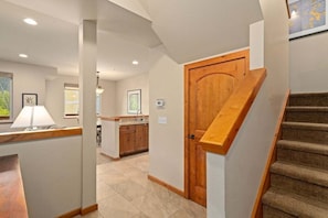 Interior - Trails Edge, Unit B - The Heart of Downtown! (Leavenworth)
