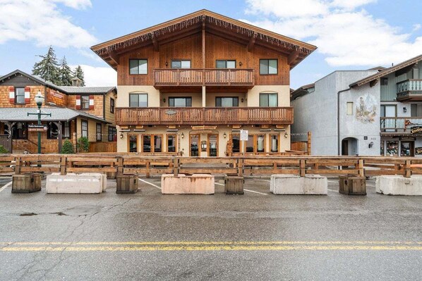 Exterior - Trails Edge, Unit B - The Heart of Downtown! (Leavenworth)
