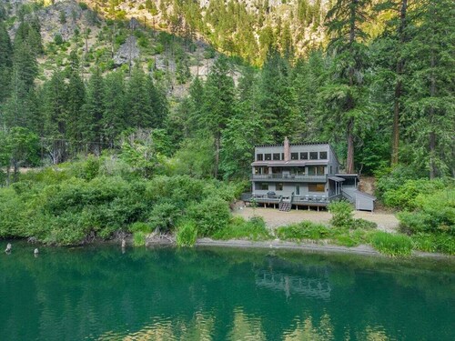 River Chalet - A Riverfront Oasis Awaits!