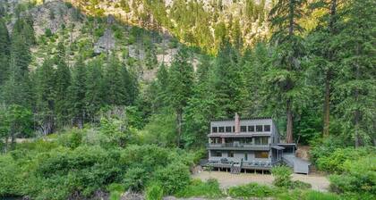 River Chalet - A Riverfront Oasis Awaits!