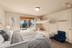 3 bedrooms, desk, iron/ironing board, travel cot - Wildflower Villa -Beautiful Setting with a Scenic (Leavenworth)