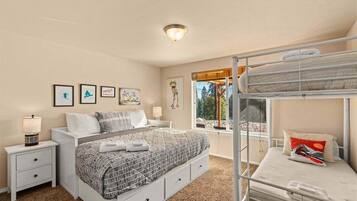 3 bedrooms, desk, iron/ironing board, travel crib