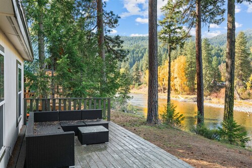 Pet-Friendly Riverside Home in a Quiet Neighborhood