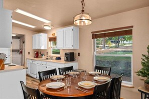 Dining - Pet-friendly Riverfront Family Retreat Near Leavenworth (Leavenworth)