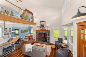 Smart TV, fireplace, DVD player, ping pong