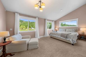 4 soverom, strykejern/-brett, wi-fi (inkludert) og sengetøy