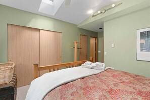 3 bedrooms, iron/ironing board, travel cot, free WiFi