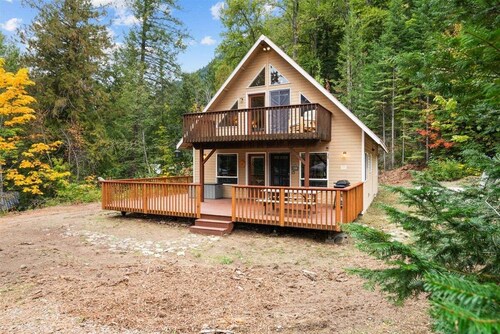 Pet-Friendly Lake Wenatchee Cabin + Deck