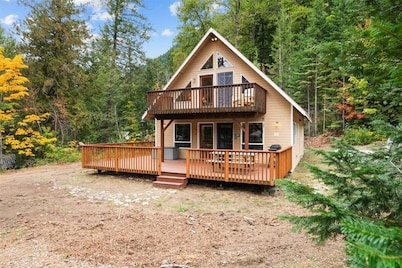Pet-Friendly Lake Wenatchee Cabin + Deck