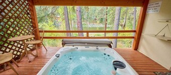 The Beach at River`s Bend -A Riverside Retreat