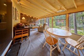 Interior - The Beach at River`s Bend -A Riverside Retreat (Leavenworth)