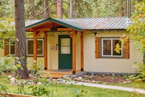Exterior - Riverfront Family Retreat Near Lake Wenatchee (Leavenworth)