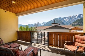 Property grounds - Leavenworth Nest - Well Appointed Town Condo (Leavenworth)