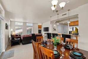 Dining - Leavenworth Nest - Well Appointed Town Condo (Leavenworth)