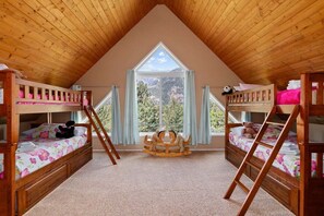 4 bedrooms, free WiFi, bed sheets