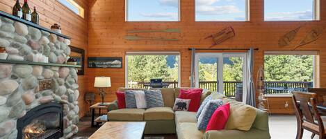 スマートテレビ、暖炉、テーブルサッカー台、PC モニター