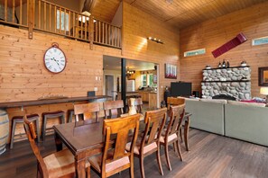 Dining - Enchantment Haus -Mountain Majesty and Memorable Moments (Leavenworth)