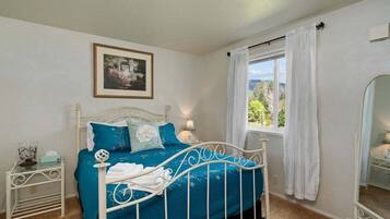 4 bedrooms, iron/ironing board, free WiFi, bed sheets