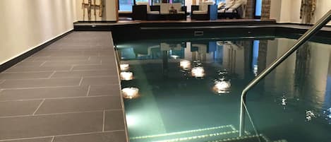 室內泳池