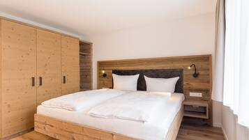 2 Schlafzimmer, Schreibtisch, Reisekinderbett, WLAN