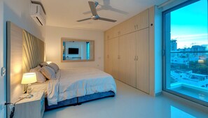 3 habitaciones, caja de seguridad en la habitación y escritorio 