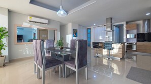 Dining - Luxury CTG Airport Penthouse 3 BD 2 BA Suite + Rooftop Pool (Cartagena)