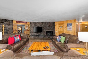 Smart TV, lareira, pebolim