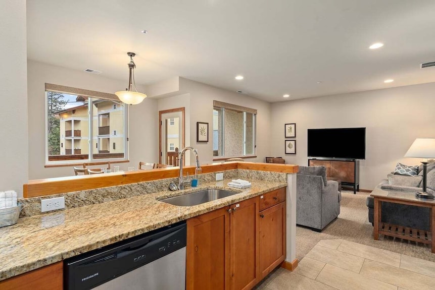 Pet-friendly, Two-level Condo Downtown - Leavenworth, WA