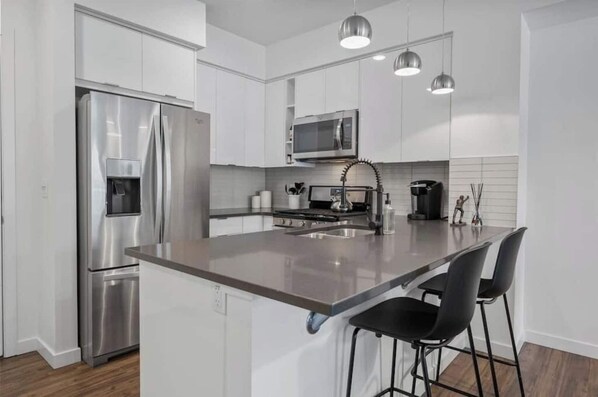 Fridge, microwave, oven, stovetop