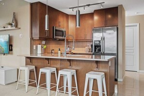 Fridge, microwave, oven, stovetop