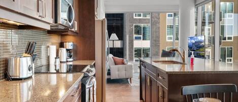 Coffee/tea maker, fridge, microwave, oven