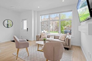 Smart TV, table tennis