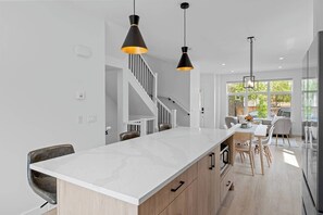 Interior - King Bed | 3BR | Ping Pong | Garage| AC | Backyard (Calgary)