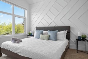 3 bedrooms, iron/ironing board, travel crib, free WiFi - Ping Pong | King Bed | 3BR | Garage| AC | Backyard (Calgary)