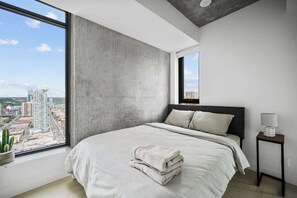 1 slaapkamer, een strijkplank/strijkijzer, gratis wifi, beddengoed