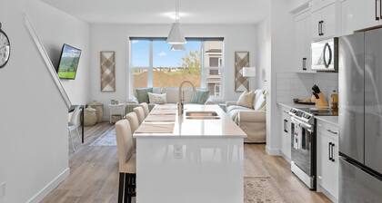 King Bed | Garage | 8 Guests | Close to Airport