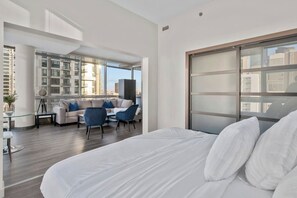 2 slaapkamers, een strijkplank/strijkijzer, gratis wifi, beddengoed