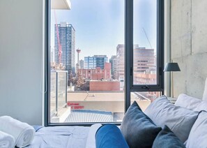 1 bedroom, desk, iron/ironing board, free WiFi - "Botanic Blue"|DT Skyline View |Mins to Saddledome (Calgary)