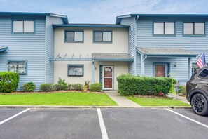 Exterior - Warm Weather Escape! Golf & Relax in Little River (Little River)