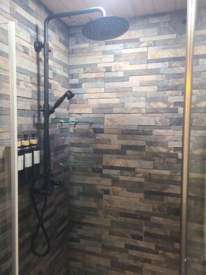 Shower, hair dryer, towels, soap - Black Bear Acres 
Private 2BR, 2 Bath cabin 
Hot tub and awesome mountain views (Sevierville)