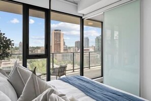 1 dormitorio, tabla de planchar con plancha, Internet y ropa de cama