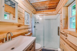 Sèche-cheveux, serviettes fournies