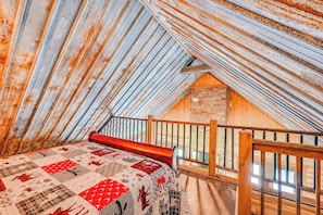 WiFi, bed sheets - Kentucky Cabin Retreat w/ Covered Porch & Views (Lewisburg)